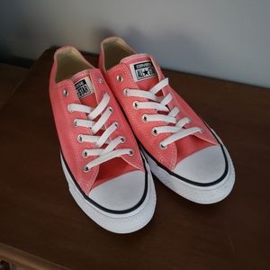 Converse All Star Chuck Taylor Low Cut Sneakers W9 M7 in Carnival Pink!